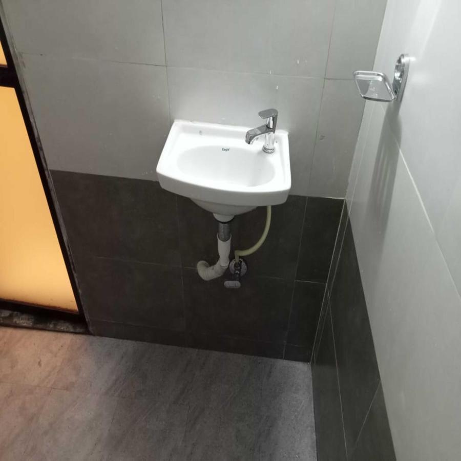 Hotel New Sarah Inn, Andheri West Mumbai Exteriör bild